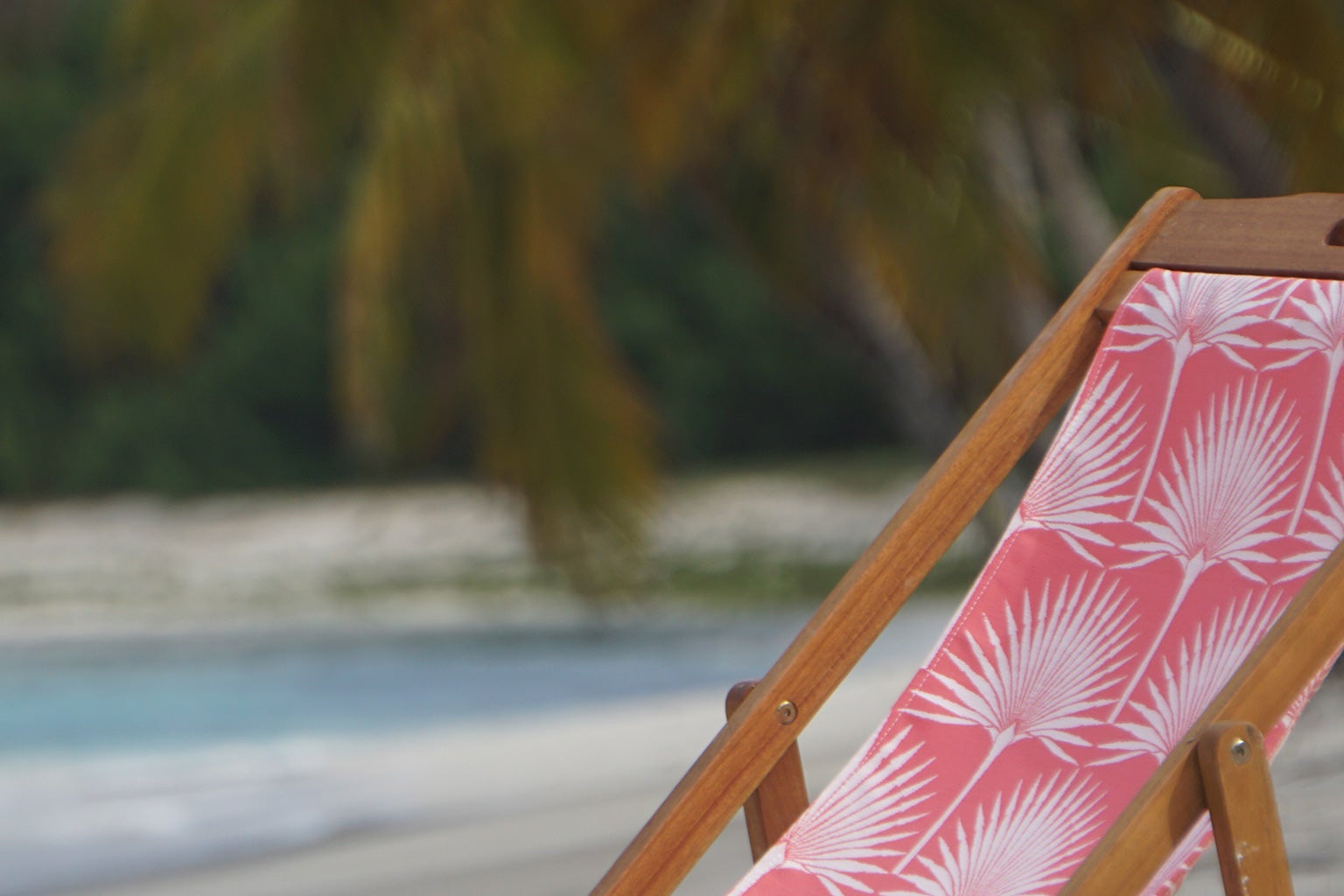 UV and water-resistant woven fabrics developed for longevity in both indoor / outdoor furnishing environments, no matter the climate.