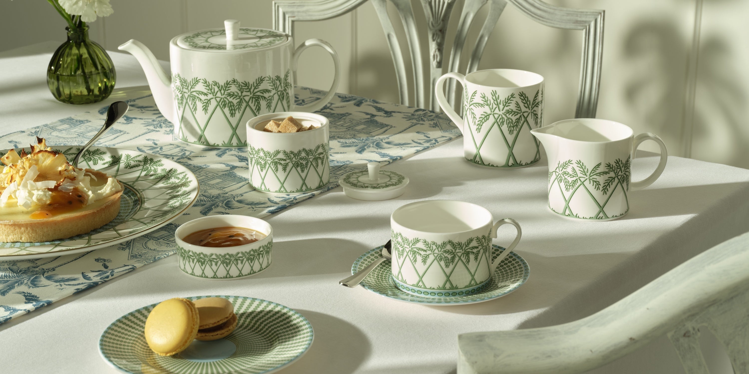Mugs and coffee cup sets to go with a full dinner service set or lovely gift