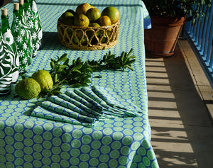 Lotty B Tablecloth & Napkin set: LIME SLICE - GREEN / BLUE