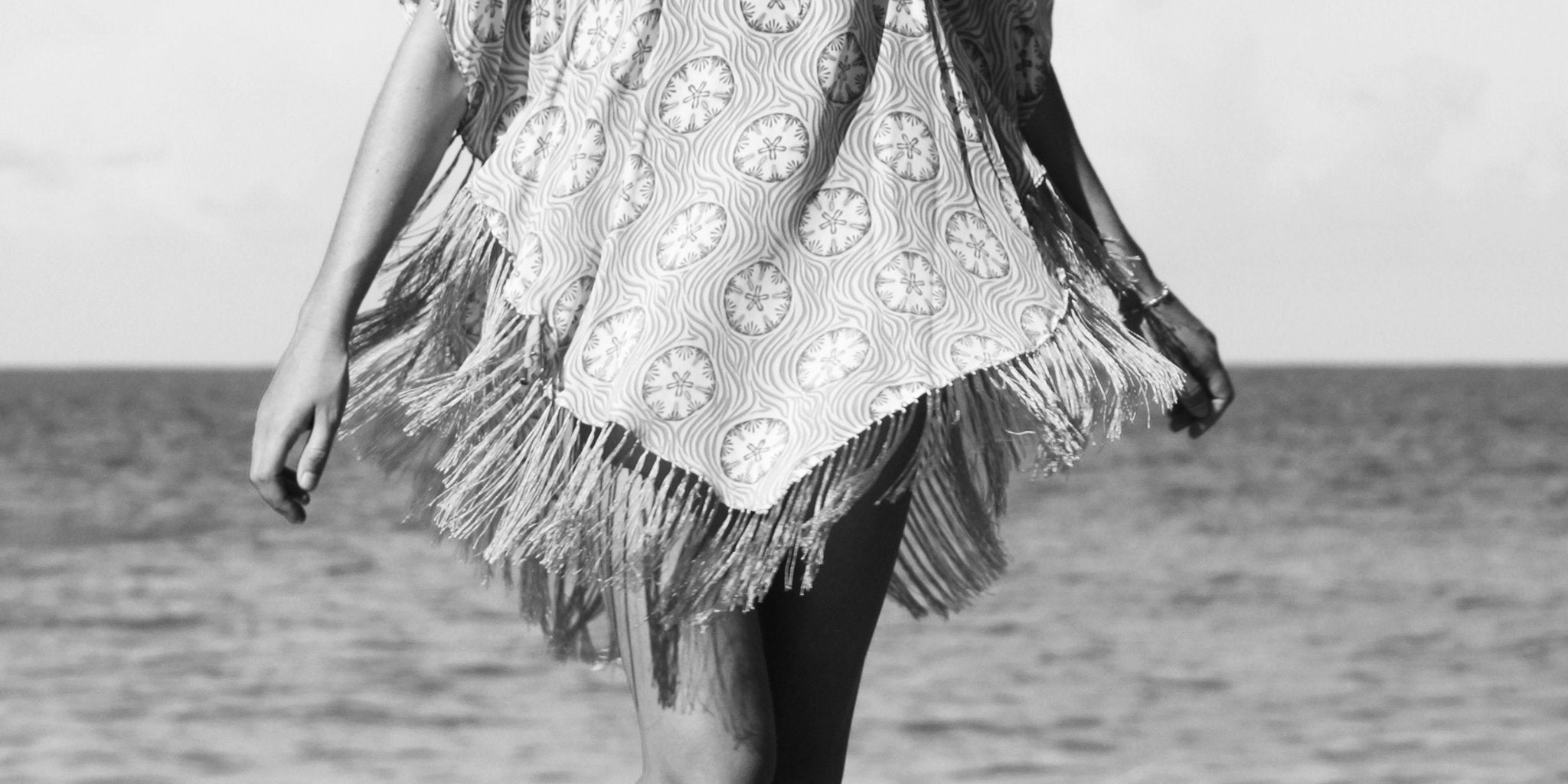 A fringed poncho makes a useful chic cover up. Dress up with baggy pants & heels for elegant cocktail style, transform casual slim cut jeans for instant glamour or throw over a bikini on the beach when there's a little evening chill.