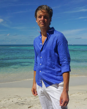 Men's linen vacation shirt in Caribbean dazzling blue worn on Lagoon Bay Mustique island