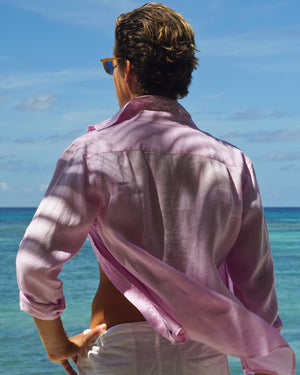 Men's vacation shirt in plain pale pink linen