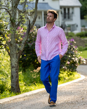 Vacation style men's linen shirt in pink Shelltop print