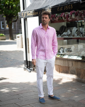 Island lifestyle men's linen shirt in pink Shelltop print
