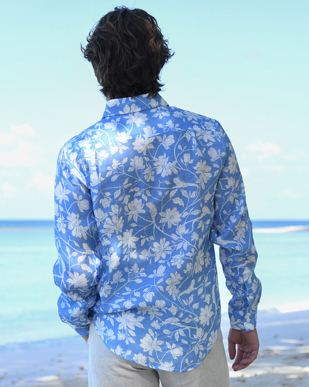 Close-up back detail of men’s Iguana Blue linen shirt — premium pre-washed fabric, soft and breathable.