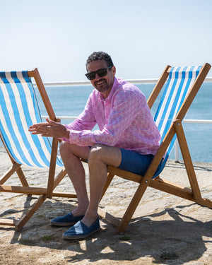 Beach lifestyle men's linen shirt in pink Shelltop print