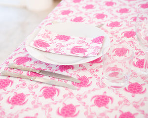 Lotty B Tablecloth & Napkin set: TURTLE TRELLIS - PINK