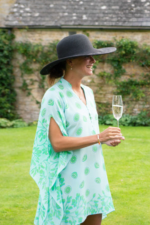 Wear the Lime Tree Lotty Kaftan tied in with the accompanying silk belt to transform to a short tunic style occasionwear dress.